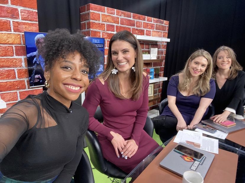 SDonziger's tweet photo. The #FreeDonziger team sends our deepest thanks to @briebriejoy, @marwilliamson, @krystalball, and @kthalps for last night’s incredible livestream.

Thank you to every supporter who tuned in and donated to Steven’s defense fund. Onward and upward. https://t.co/xw9ZLogD53
