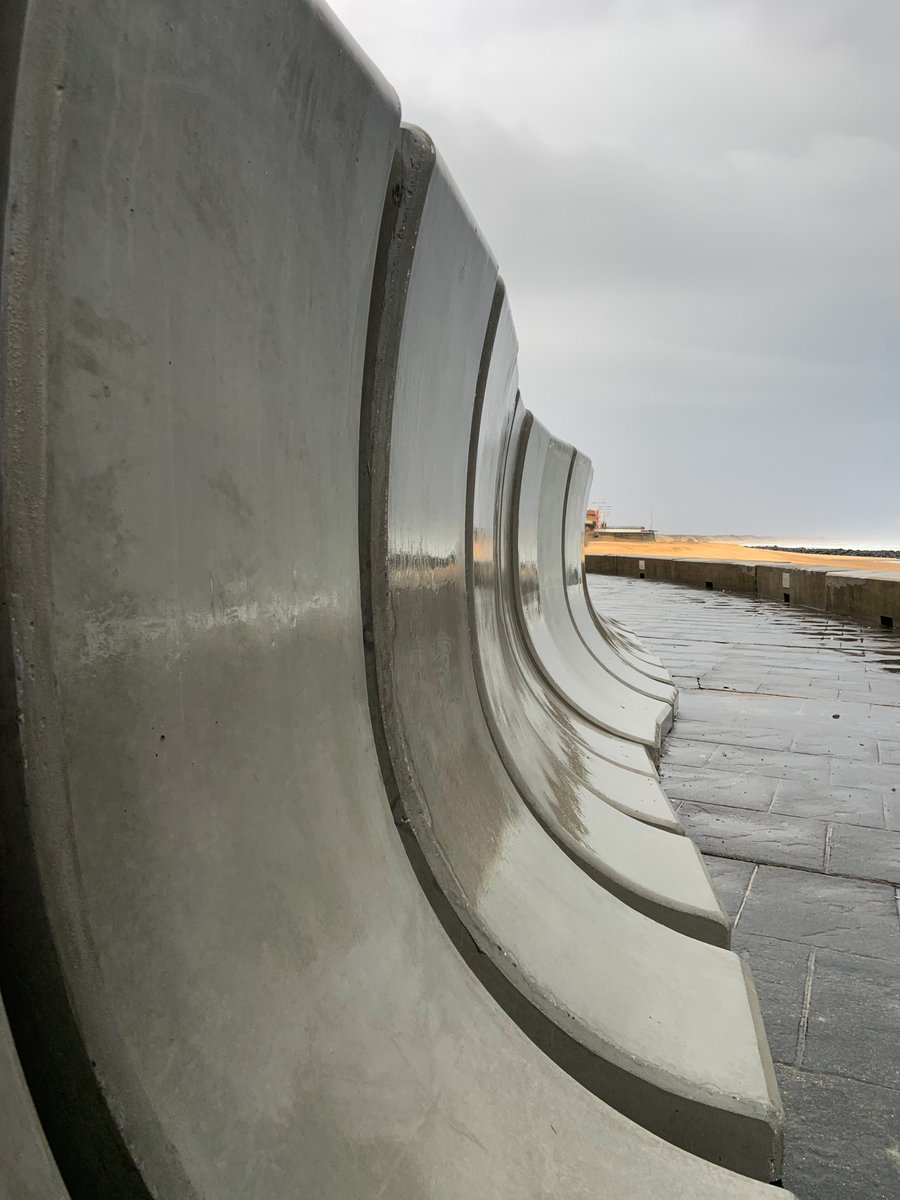 wavebumper's tweet photo. [Installation] - La ville de #Capbreton installe son nouveau système de protection, les #BUMPERBLOCK, pour protéger son front de mer des assauts des vagues de submersion. 
#wavebumper #installation #protection #submersion https://t.co/RILa9wuO5G