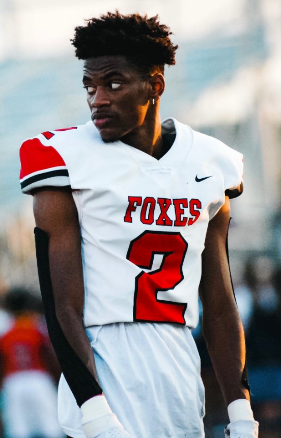 DeepDishFB's tweet photo. JUST PUBLISHED THIS MORNNG #IHSA 
Talking With Yorkville Defensive Back Mark Love Class Of 2022
@marklovehd 
@YHSAthletics115 
@yhsfoxes 
@CoachDanMcGuire 

LINK:
https://t.co/BgPSngmS4J https://t.co/sOHbfwjyo3