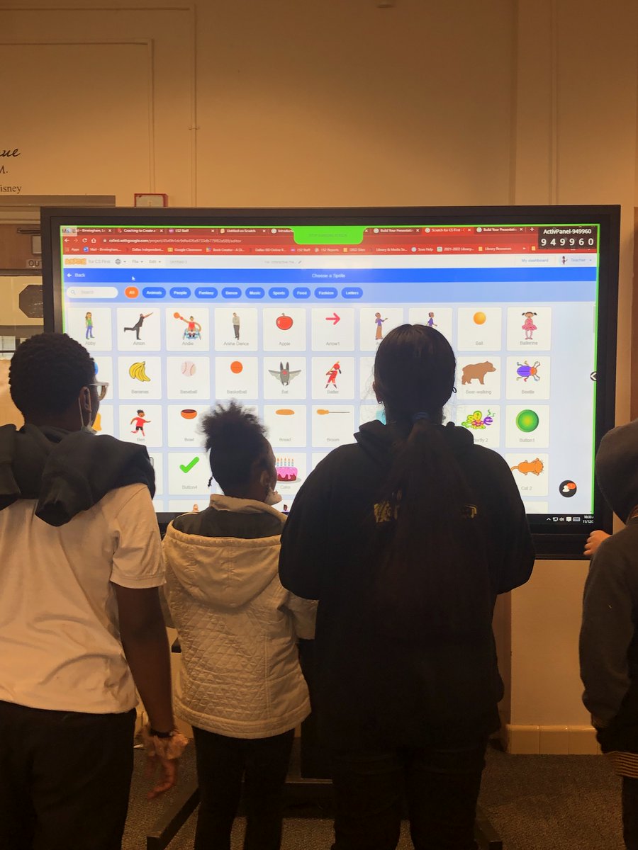 TWBrowneReads's tweet photo. T.W. Browne students learn how to code. #mylibrarybrag  #dallasisdready   #dallasisd  #librarytwitter 
#txla  #librarians #TxLA #ALA https://t.co/GYCM3MQnxD