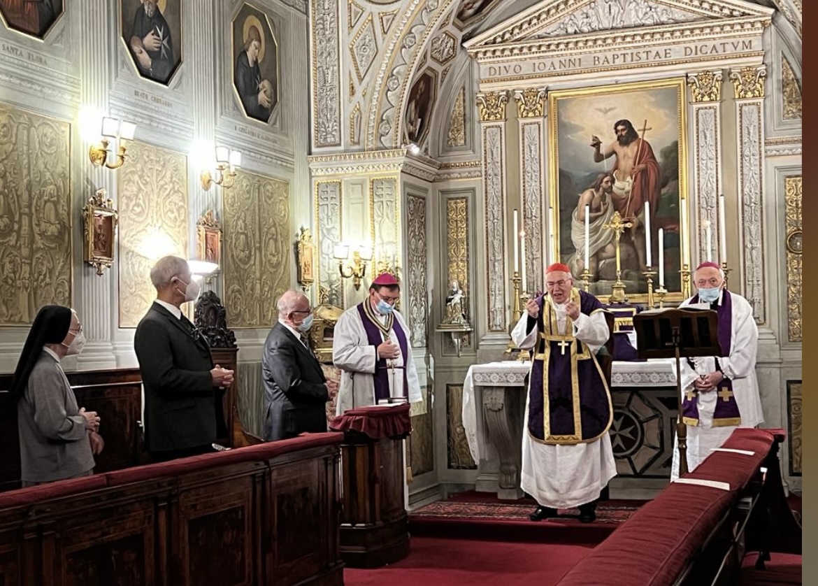 ordinedimalta's tweet photo. Con una Messa celebrata nella cappella del Palazzo Magistrale a Roma, il Gran Magistero ha voluto ricordare il compianto Gran Maestro, Fra’ Giacomo Dalla Torre, in quello che sarebbe stato il giorno del suo 77esimo compleanno. #OrdinediMalta
https://t.co/xwqOIzHQ9d https://t.co/5yh2Qm4dti