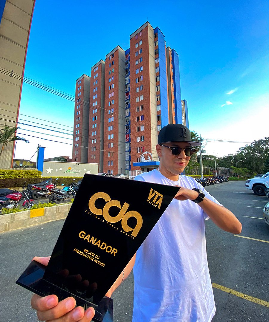 djheverjara's tweet photo. Whoooooop!!!! Reconocimiento mejor DJ Productor House CDA ๐จ๐ด๐ Gracias a todos los que creen! ๐๐ผ En 2022 vendrรก otra ronda de mรบsica duro para la pista! ๐ฅ๐ฅ๐ฅ๐ฅ๐ฅ
#Borneo #Cameo #MariaLionza #FlowAnimal #ItsASoulThing #ToGetDrunk https://t.co/3bpesdPtpn