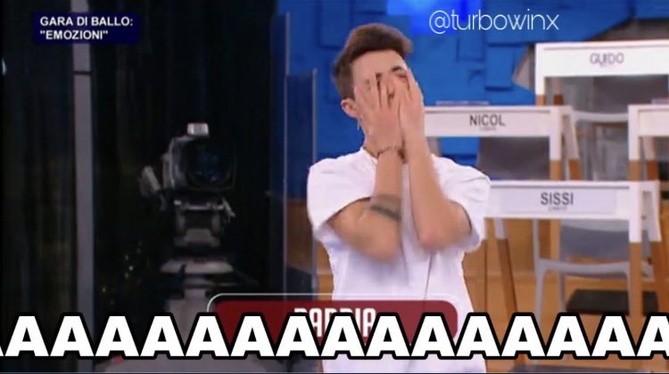 vojdsamicii's tweet photo. CHRI si sta a sentì male per fa sta scelta del cazzo ma io bho #Amici21 https://t.co/l8FRK2QHBp