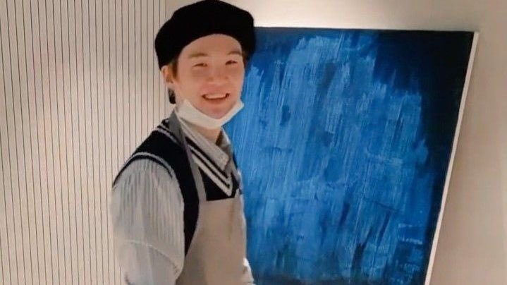 agustdidas's tweet image. yoongi's love for the color blue and how it doesn't particularly signify 'sadness' like it's always been portrayed but just enjoying the calmness and the comfort of blue.