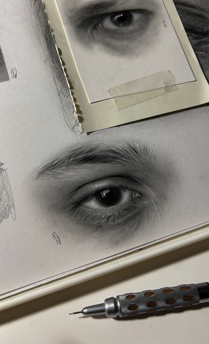 احب ارسم العيوون