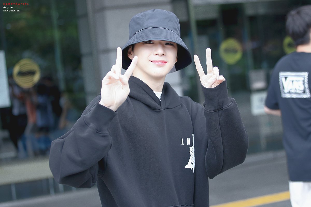 HappyDaniel1210's tweet photo. 생일 축하해 🎉🎉
지난 시간들만큼 그것보다 더 많이 계속 응원할게💕 
#HappyDanielDay 
#너와나의_강다니엘_26번째겨울이야기
#KANGDANIEL #강다니엘 https://t.co/fpPWSdCES9
