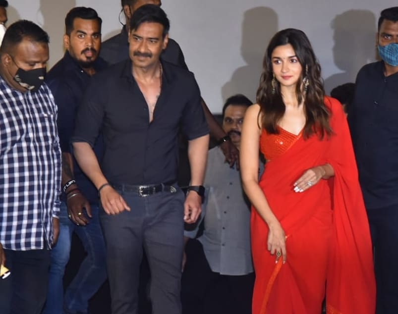 G7Times's tweet photo. The #RRR team at the trailer launch Smiling face with heart-shaped eyesSmiling face with heart-shaped eyes

#SSRajamouli #JRNTR #AliaBhatt #AjayDevgn  #RRRMovieTrailer #RRRMovie #RRRTrailerDay #RRRMovie https://t.co/HAICmjky82
