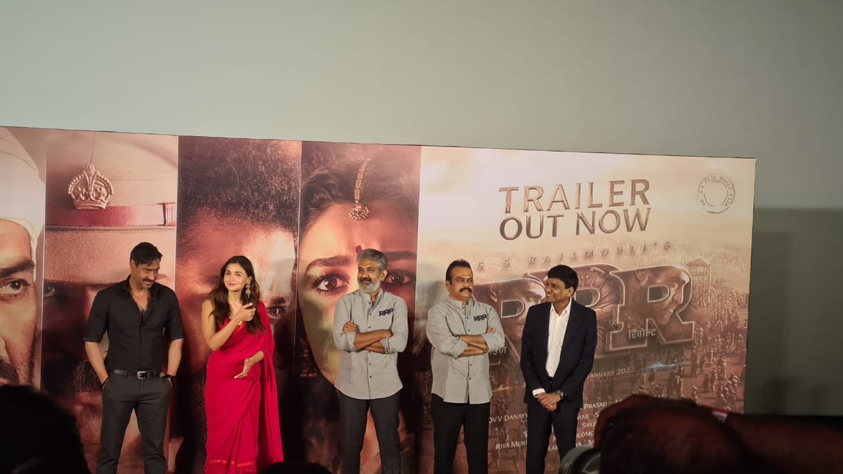 G7Times's tweet photo. The #RRR team at the trailer launch Smiling face with heart-shaped eyesSmiling face with heart-shaped eyes

#SSRajamouli #JRNTR #AliaBhatt #AjayDevgn  #RRRMovieTrailer #RRRMovie #RRRTrailerDay #RRRMovie https://t.co/HAICmjky82
