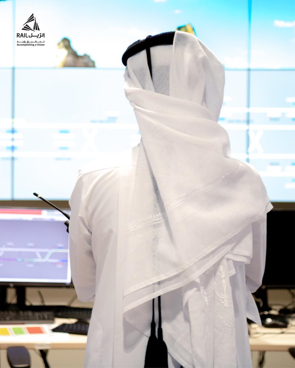 QatarRail's tweet photo. مركز التحكم الرئيسي هو قلب منظومة مترو الدوحة ومن خلاله يتم مراقبة جميع العمليات التشغيلية عن كثب من خلال تغطية تقنية شاملة   لأسطول القطارات على مختلف الخطوط والتحكم بألاف المعدات والأجهزة والكاميرات في الشبكة والتي تعمل على مدار الساعة لتقديم الخدمة بموثوقية عالية وآمان https://t.co/EVFuO6LoNA