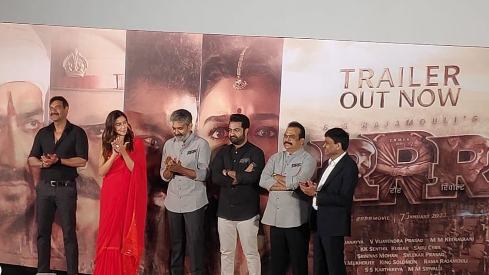 G7Times's tweet photo. The #RRR team at the trailer launch Smiling face with heart-shaped eyesSmiling face with heart-shaped eyes

#SSRajamouli #JRNTR #AliaBhatt #AjayDevgn  #RRRMovieTrailer #RRRMovie #RRRTrailerDay #RRRMovie https://t.co/HAICmjky82