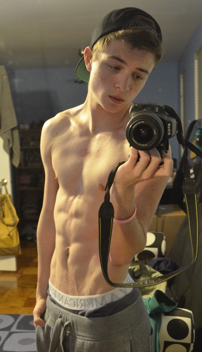 MediaBoys18SFW's tweet photo. garoto-368-0
#lgbtqboys #chicossincamisa #chicossexy #collegeboys #twink #hotboys #teenboys #gayboys #cuteboys #sexyboys #shirtlessboys Cortesía de https://t.co/mymsnxNPSv https://t.co/OXg8XUD4FS