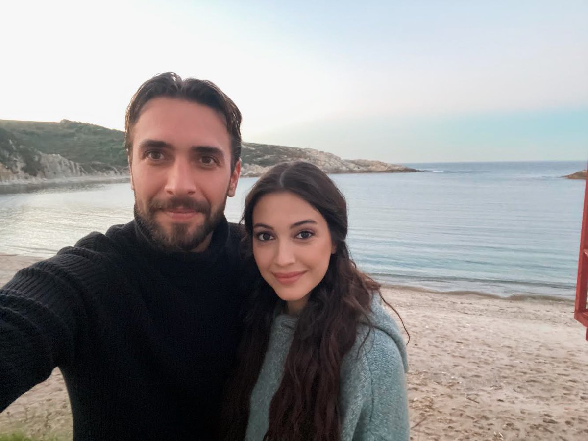 BarbaroslarDizi's tweet photo. Setten canlı canlı bir selfie’miz olmasın mı? 🤩 #kızılelmayolunda @trt1 https://t.co/zJYeHbR8Ez
