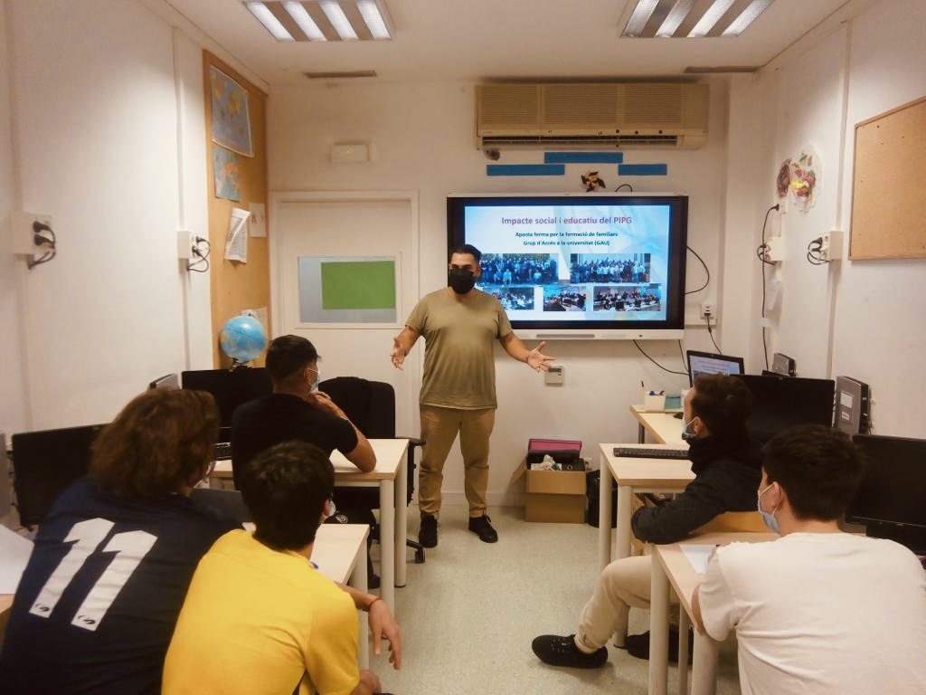 justiciacat's tweet photo. ✅ El centre de justícia juvenil #CanLlupià finalitza el projecte 'Referents' on 8 persones voluntàries han compartit els seus testimonis de resiliència: trobades grupals amb els joves per parlar de situacions difícils que generen oportunitats. 

#SomJustíciaCat #PerLaReinserció https://t.co/VNmdQjaXN5