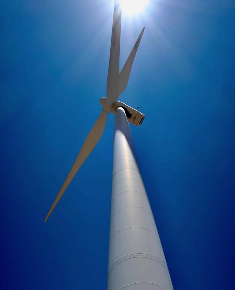 WindmillTours's tweet photo. Wind and Sun make a great duo of renewable energy 👏.  24 million tons of CO2 emissions avoided in 2021 thanks to wind, solar, and storage in California. 😍

#windenergy #solar #renewables #windmilltours #palmsprings https://t.co/jCyFTcimBQ