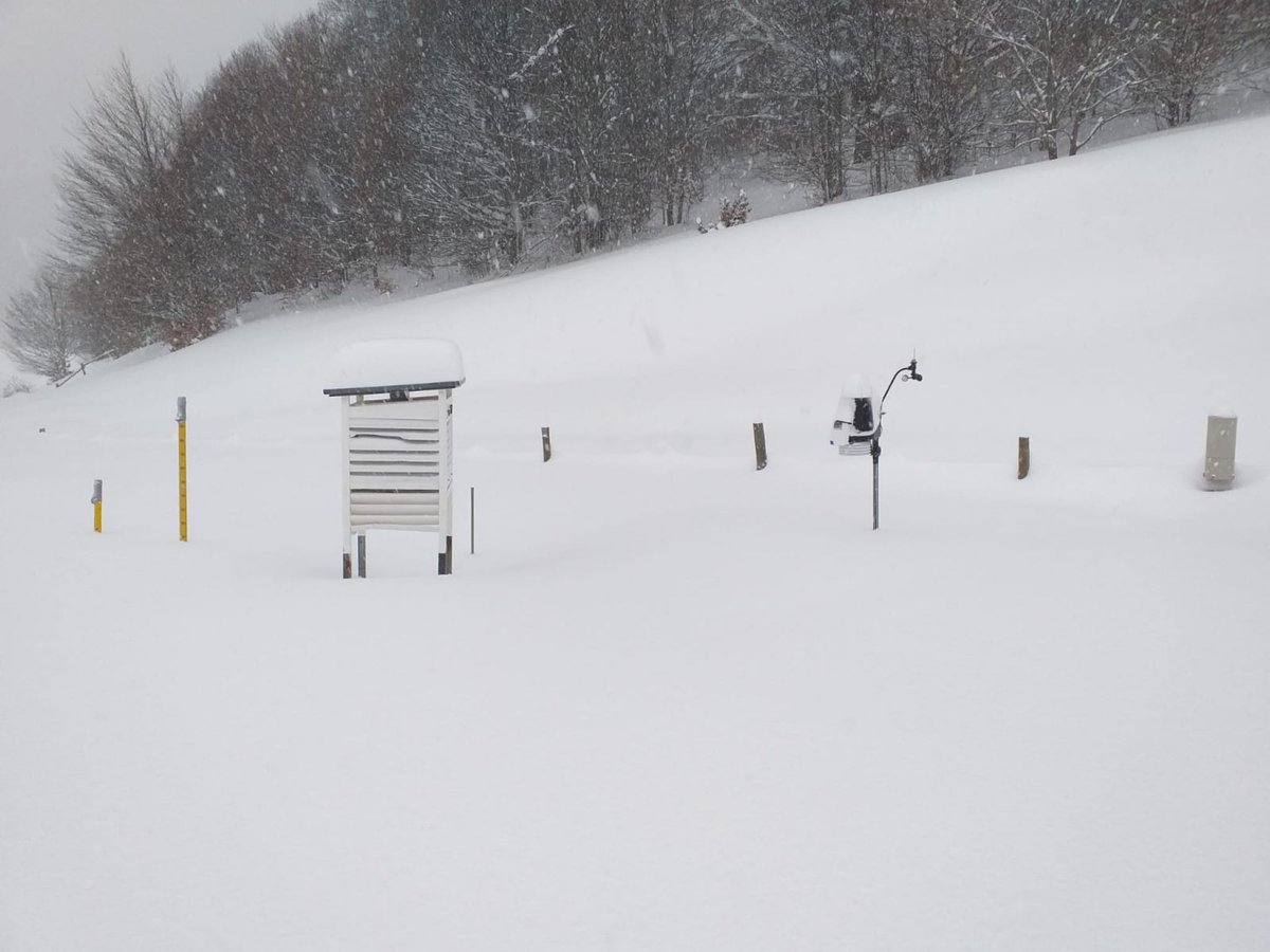 CyNPirineos's tweet photo. Espesores de nieve hoy 9/12; datos NIMET @AEMET_Aragon
Respomuso 168
La Renclusa 153
Refugio de Belagua y Balneario de Panticosa 125
Astún 120
Bachimaña 110
Góriz 108
Linza 107
Lizara 100
Estós 98
El Forcau 58
Pineta 40
Imágenes del refugio de Linza https://t.co/265a0K2Jec