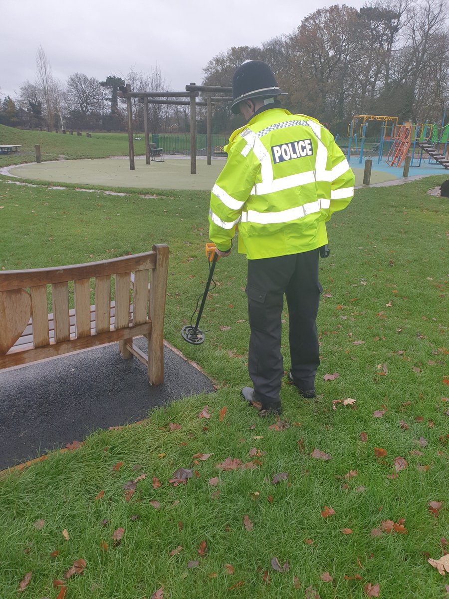 NorthWestCovWMP's tweet photo. Weapon sweep conducted at Coundon Hall Park yesterday.
#keepingyousafe
#nothingfound😀 https://t.co/XjTFm1gCyK