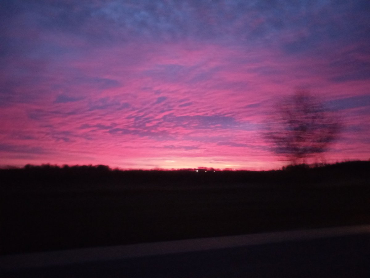 311_smiles's tweet image. Beautiful sky this Am #sunrise #sky #cellpic #nofilter