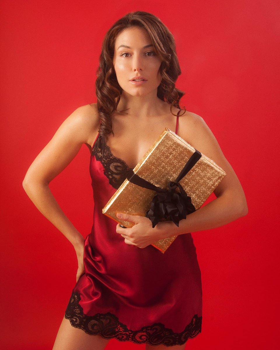christinesilk's tweet photo. Discover the best selling Valentina #Chemise in five gorgeous colors, beloved for its sultry #stretchsilk and lace: https://t.co/BjMmDqA2kg #christinelingerie #silklingerie #madeincanada https://t.co/BuDnkTmnNH
