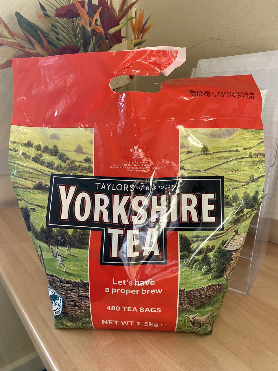 ThamesideSch's tweet photo. Thank you to the tea bag fairy (whoever you are)π§ββοΈ who kindly donated this huge bag of teabags βοΈ to the Family Hub!! #Familyhub #Thamesideprimaryschool #TPS https://t.co/F4pW44pQtY
