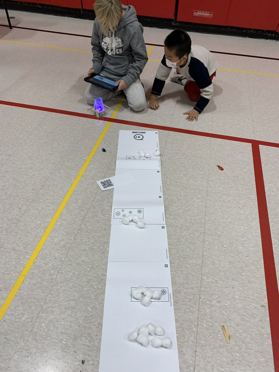StMarkDPCDSB's tweet image. Coding fun going on at St. Mark School…Mr. Fernandes’ class is  building and coding a snow plow to remove snow. #codersatwork