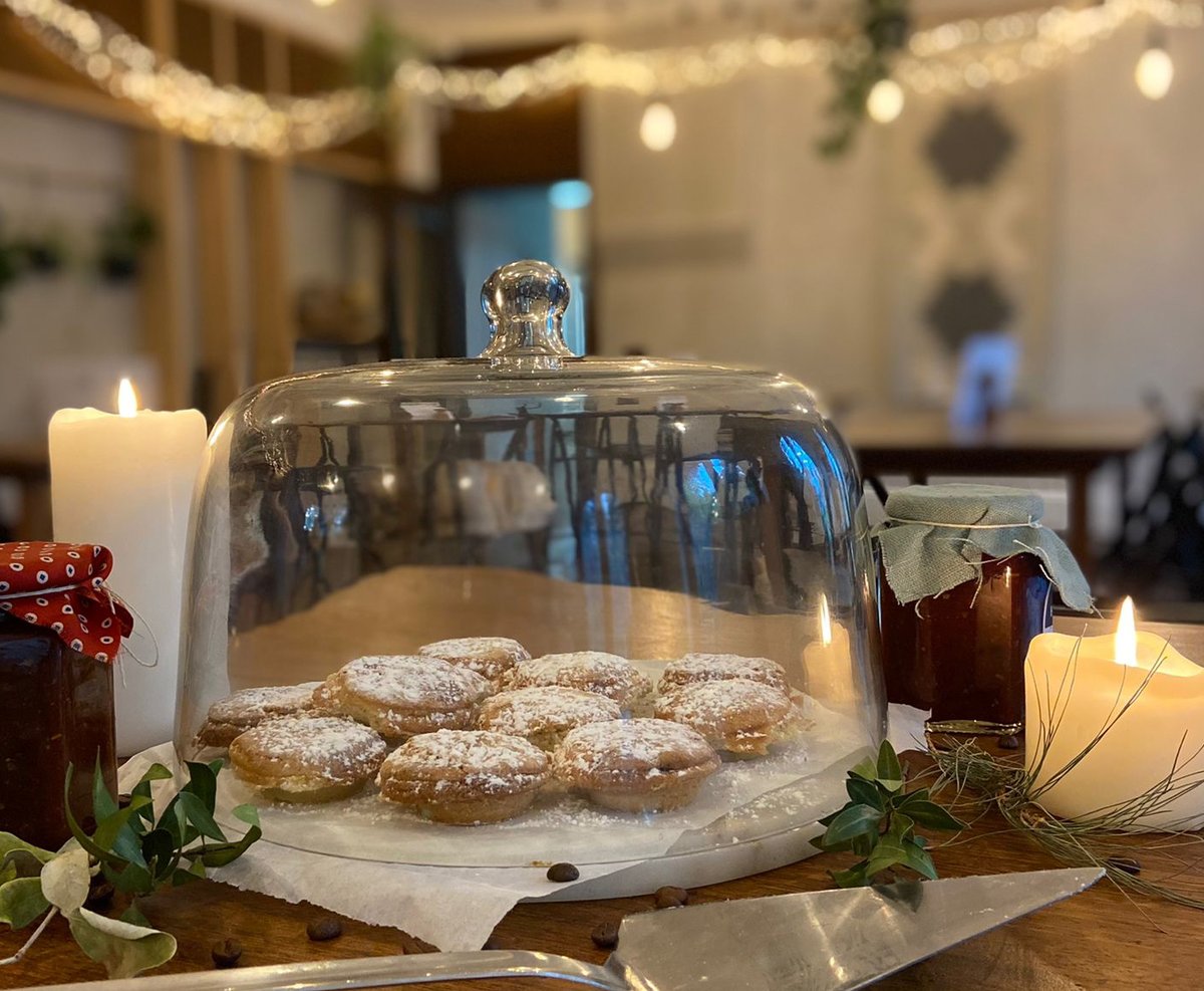 bookstoreerith's tweet photo. Itβs getting festive around here with the addition of mince pies and mulled wine to the counter offer!!! π·π
Pop by anytime before Christmas to sample some of our festive treats!!
#festive #supporocal #loveloca #timeoutawards #eritheats https://t.co/PC1VqOjPn0