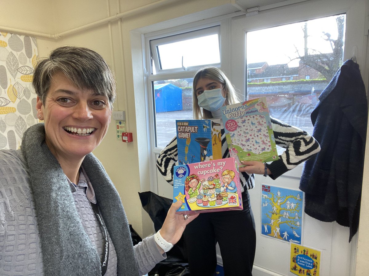 ThamesideSch's tweet photo. Christmas toys ready for Hampers kindly donated by #Readingfamilyaid and Food vouchers donated from #Readingsalvationarmy - Thank you so much! #TPS #giving #belonging #Thamesideprimaryschool ππ
πΌπππ½ https://t.co/45hI4jQEoP