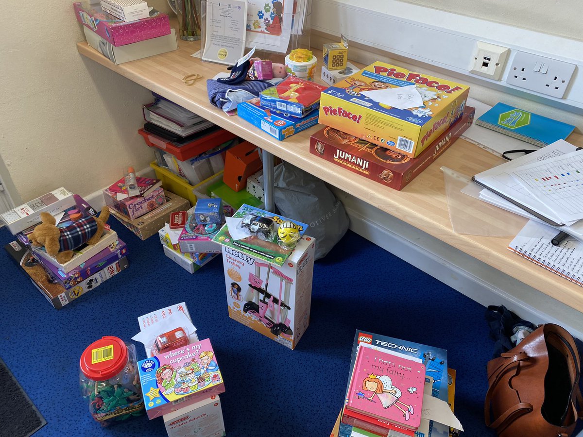 ThamesideSch's tweet photo. Christmas toys ready for Hampers kindly donated by #Readingfamilyaid and Food vouchers donated from #Readingsalvationarmy - Thank you so much! #TPS #giving #belonging #Thamesideprimaryschool ππ
πΌπππ½ https://t.co/45hI4jQEoP