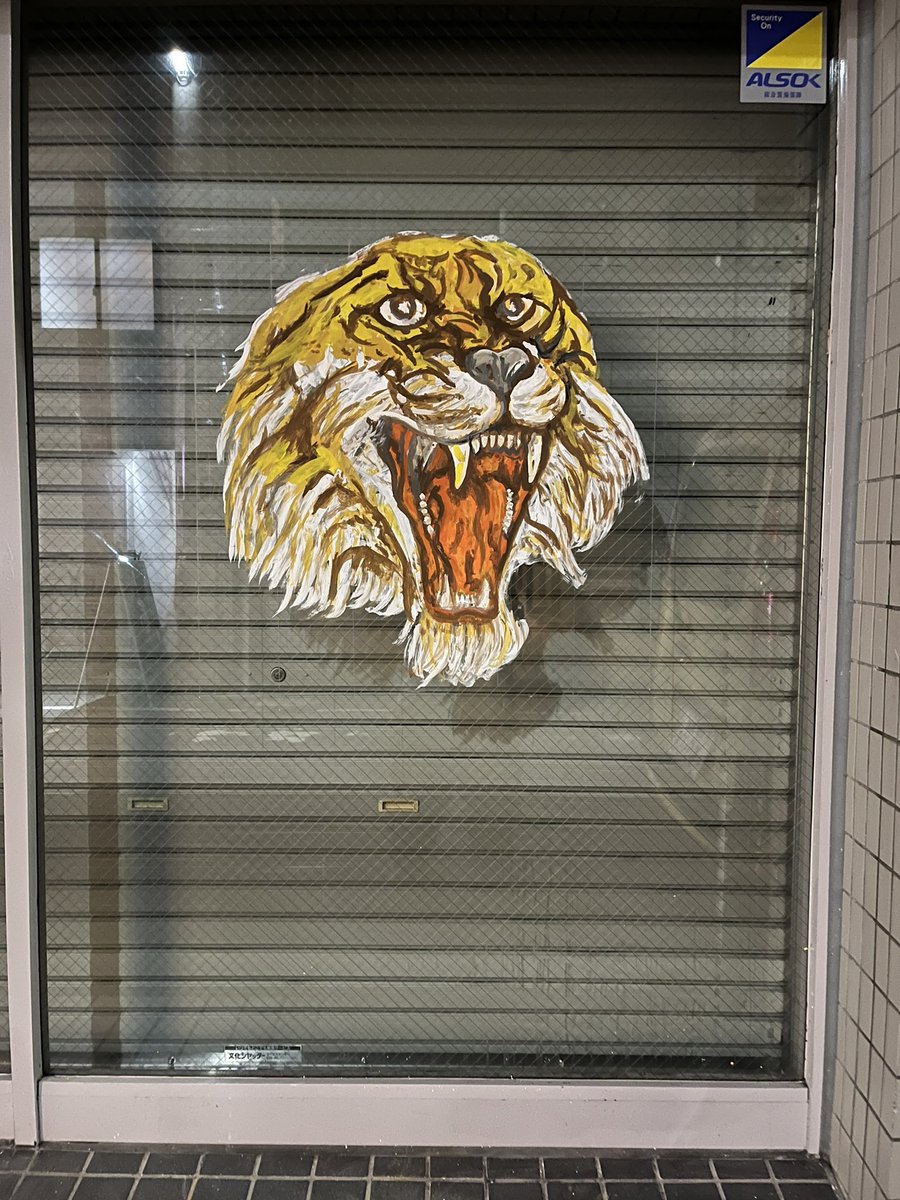Studio4Tokyo's tweet photo. Window painting 
#handpainted #windowpainting #windowpainter #doodlestokyo #drawing #signpainter https://t.co/qsvsQNBLRO