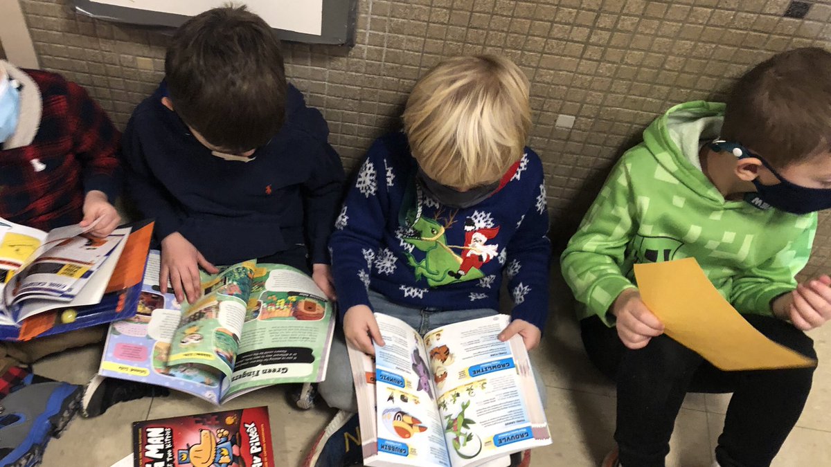 SupEaston's tweet photo. Don’t we all remember the joy and magic of our elementary school book fairs?? Just look at the excitement and interest of our littles. #WeDigReading 📚 https://t.co/6vsGh5YsBy