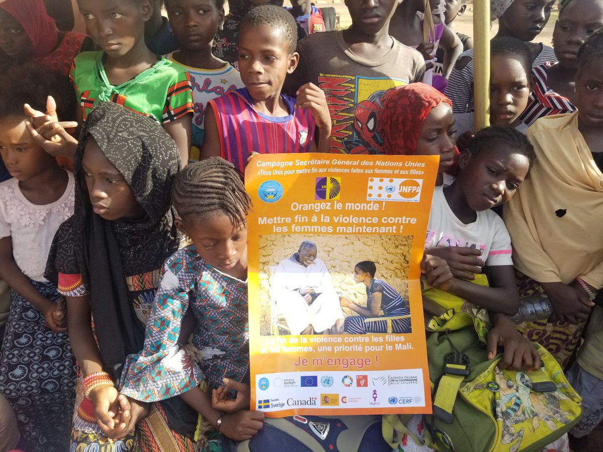 OngAmsopt's tweet photo. #AMSOPT célèbre les #16 jours d'activisme contre les violences faites aux femmes avec les jeubes scolaires à Koulikoro. 
Nos remercions #UNFPA et #l'initiarive Soptlight pour leur soutien. https://t.co/RfezeUoRtJ