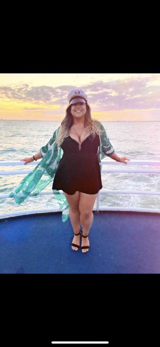 kathanna0205's tweet photo. A photo of you from early 2020, not knowing what was about to come.

We really went on spring break and came back to a pandemic on Monday… 🥴 https://t.co/hehxP8F46n