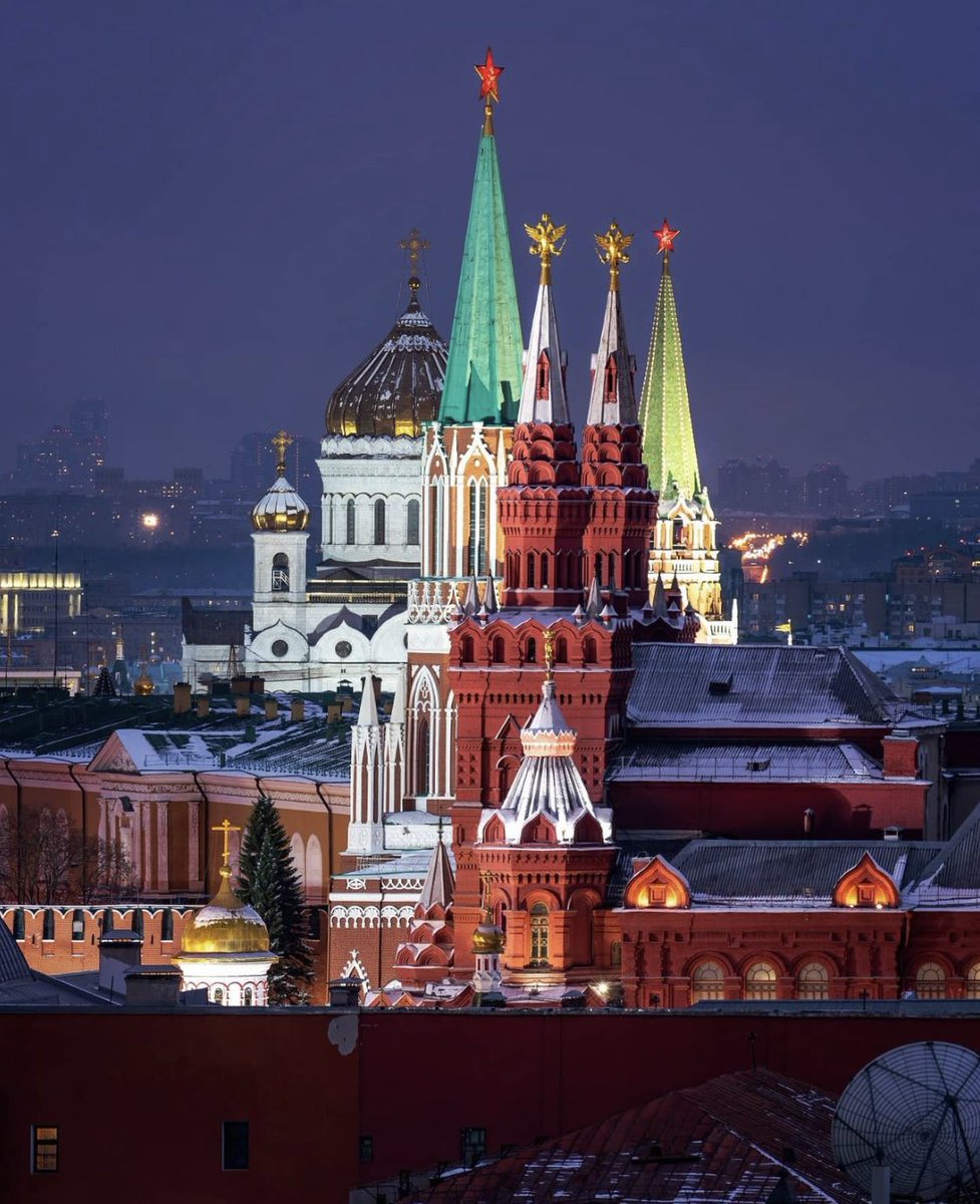 #Moscú 🤍💙❤️

Puro amor, belleza e historia ¿verdad? 

📷 Instagram: strogolexa