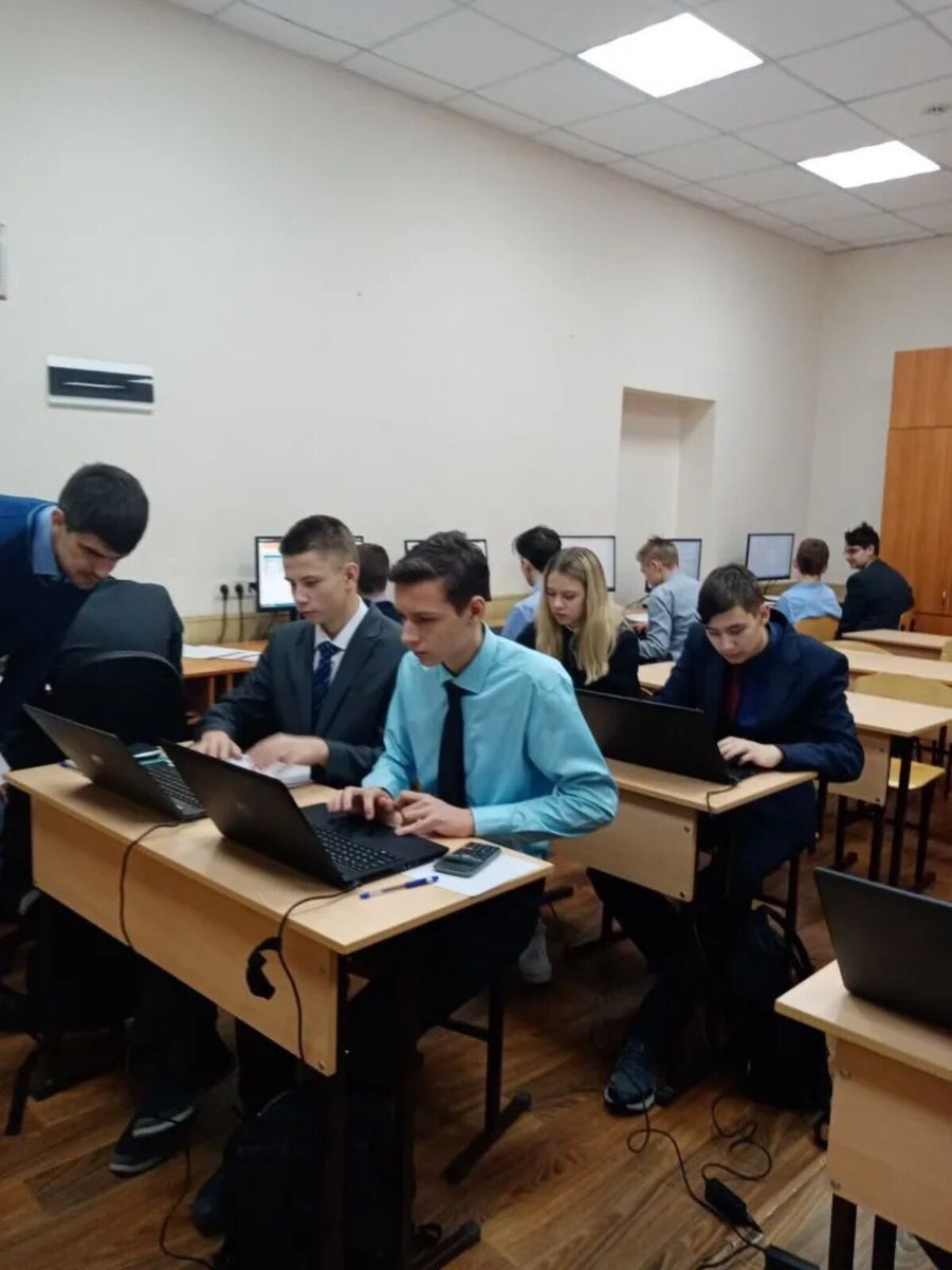 Проходит  региональный мониторинг по формированию функциональной грамотности обучающихся 9 классов в образовательных организация г.о. Самара. Ребята очень ответственно и заинтересованно проходят тестирование. Всем желаем успехов!