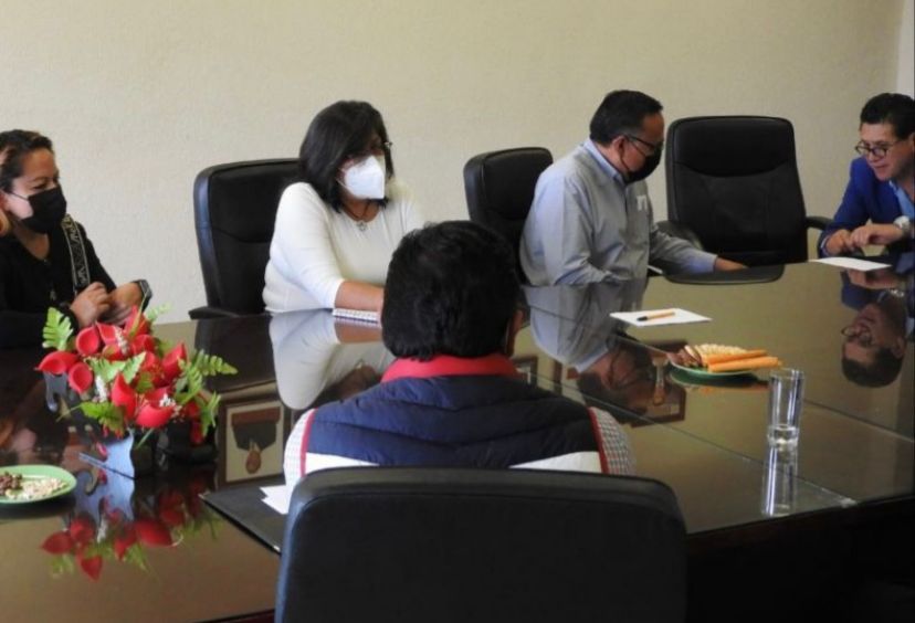 TinocoGRogelio's tweet photo. #RegiónChimalhuacán
Coincidimos en #LaPaz con la Dra. @marthatellez dirigente #CEDEMTéllez, el Mtro. Raúl Romero dirigente de CODO-4 y la Prof. Patricia Neri.
@ErnestoNemer @geramonro05 @SGGEdomex @SeducEdomex @SEB_Edomex @DelaCruzMusalem @Ramiro_RRB @LiliaLuna06 @ArturoH19772369 https://t.co/4OTmXWHwWn