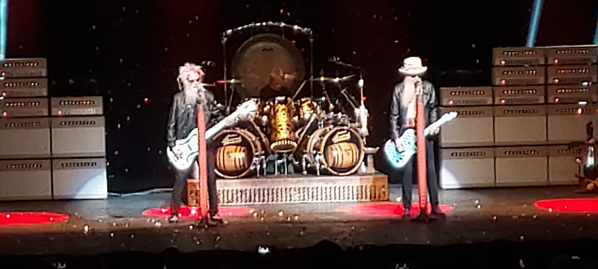 jagarza1's tweet photo. What an awesome concert by @ZZTop!!! Legendary set list!! 🎤🎸🎸🥁🎶🤘🏼🤘🏼🔥🔥🔥🔥 #TexasBlues #TexasRock #HowHowHow #Epic #BillyGibbonsKicksAss #FrankBeard #ElwoodFrancis #ThatLittleOleBandFromTexas
#ACelebrationWithZZTop https://t.co/J3CfydziYg