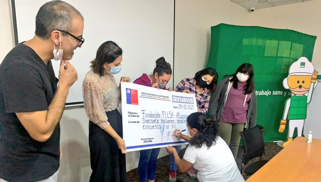 Hoy en la Mesa Regional de la Discapacidad, donde participan diversas organizaciones, autoridades e instituciones, se desarrolló el Lanzamiento de la Iniciativa #Fonapi que ejecutará la Fundación <a href="/FilsaFundacion/">Fundación FILSA</a>, en líneas de emprendimiento con mujeres de la comunidad sorda.