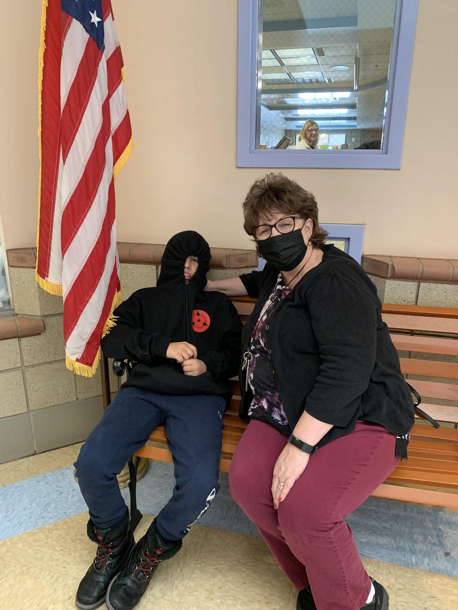 MrsNygaard5th's tweet photo. Thanks Mrs. Michaelis for all you do at LME!! We are lucky to have her!! @LME_Principal @edmnmonti https://t.co/Dfoir6Na0N