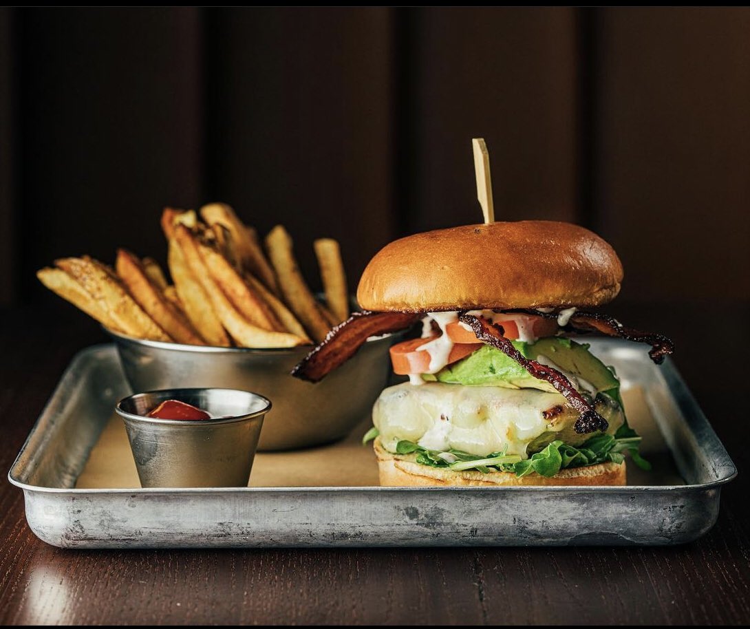 linkandpin's tweet photo. Switch up your lunch routine with us today!❤️ Our Grilled Chicken BLT just hits different 😉🥑🥓🔥 https://t.co/xON6OBiIh9