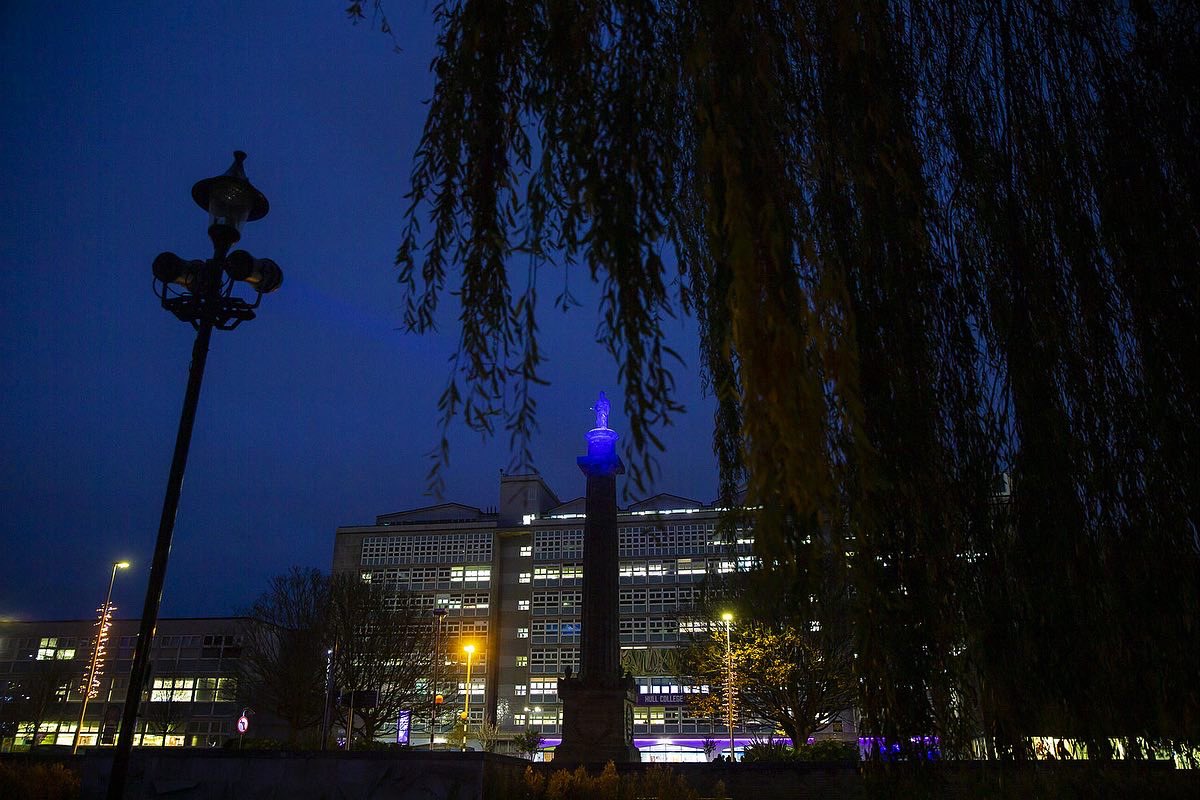 Robelighting's tweet photo. The Wilberforce Monument dedicated to leading 18th/19th century politician, philanthropist & anti-slavery campaigner William Wilberforce has been re-lit by Graham Roberts of @HPSSLtd using a design with #AnolisLighting #ArcPar 150 Zoom LED luminaires.
https://t.co/MS2E1jANh0 https://t.co/l0tgw1koSs