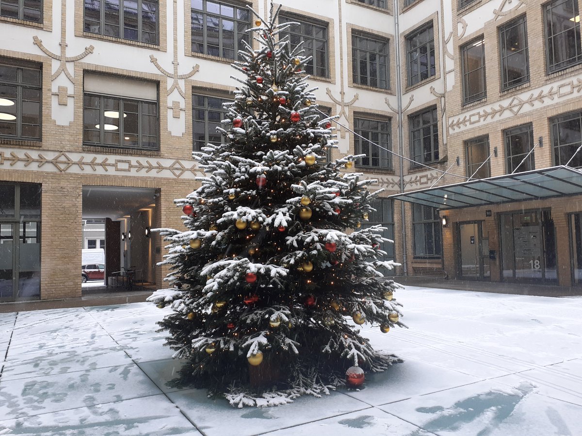 cwcrecruitment's tweet photo. Winter is coming and Berlin has woken up today with snow, how amazing! 🎄

Would you also want to spend a white Christmas in Germany as a nurse? Don’t forget to sign up here as a nurse: https://t.co/K7vLpGRsTf https://t.co/kibiNPumiW