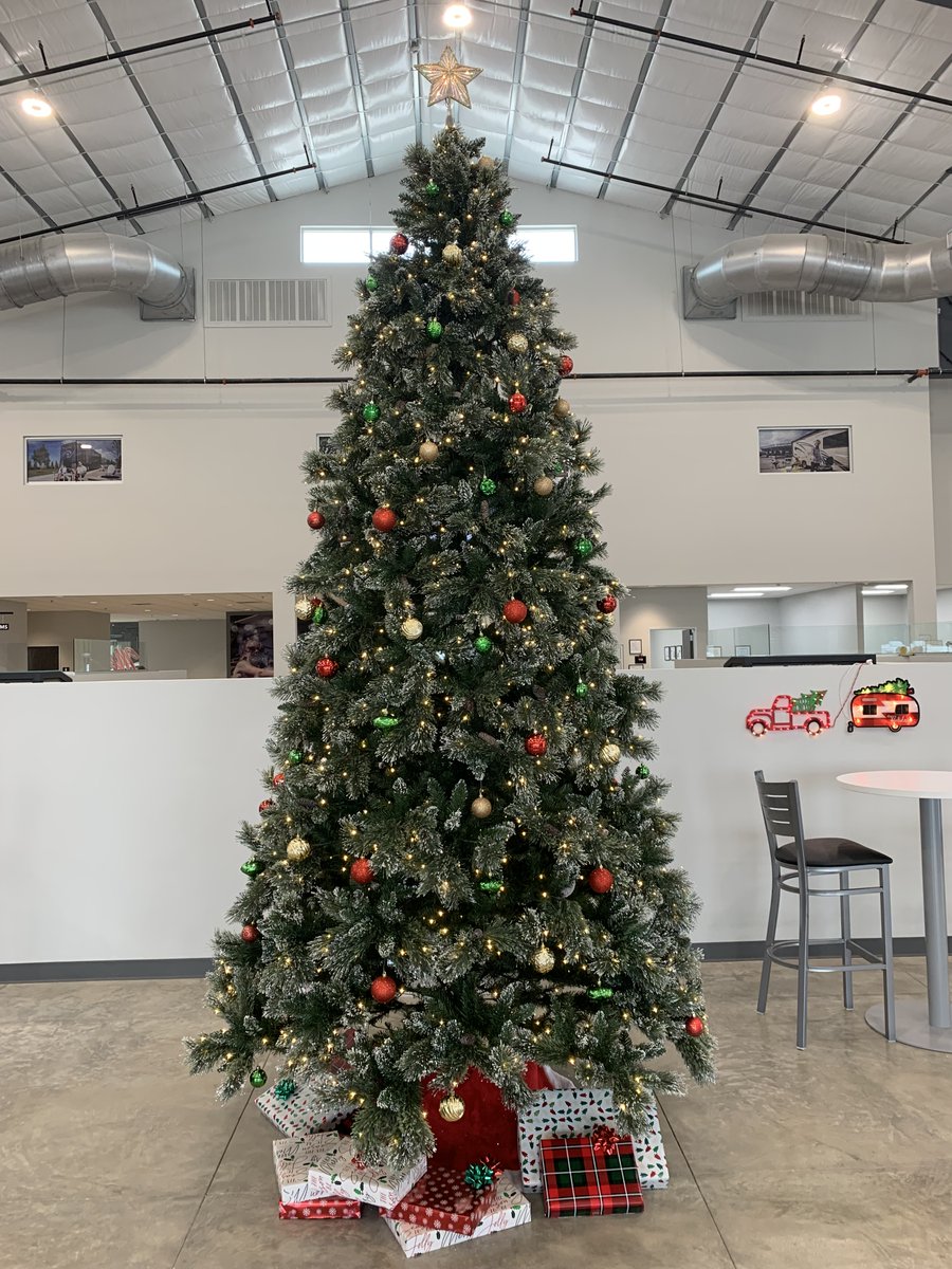 demontrondrvhou's tweet photo. Our Christmas tree🎄 is up!!! This holiday season, come on in to find yourself a deal on a new or used RV for the coming years of camping and adventures #wesellfun #christmastree #christmas2021 #christmasdecorations 
https://t.co/zjdxTRckwc https://t.co/ETwZXEqrlV