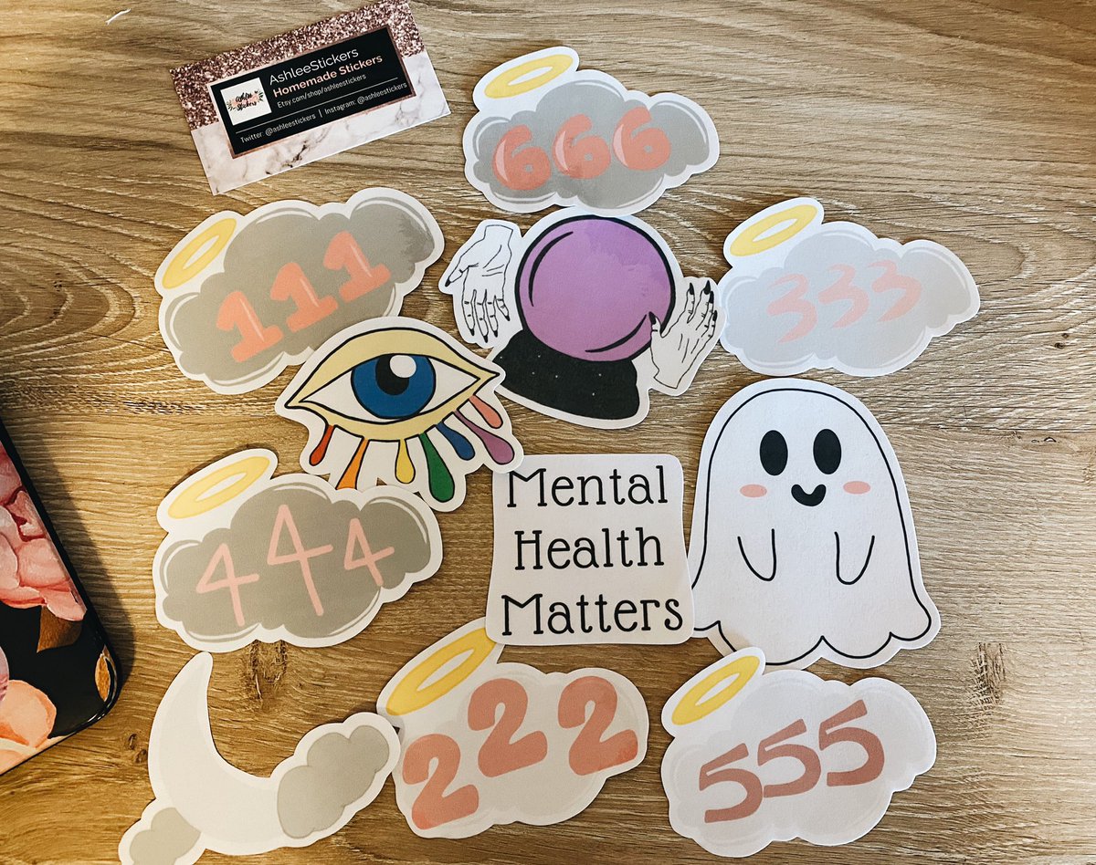 Happy Thursday everyone ✨ There’s only a couple of days left for my 30% off sale, so make sure to grab some homemade stickers! ❤️