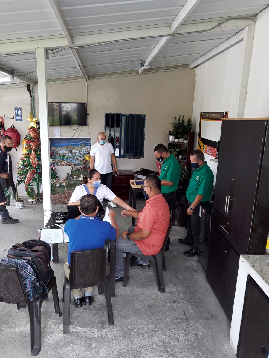 coop_fernando's tweet photo. Hoy celebramos el día de la salud y seguridad vial. #Cooperación #AyudaMutua #TrabajoEnEquipo #ARLBolívar https://t.co/3ikoLfOJ6o