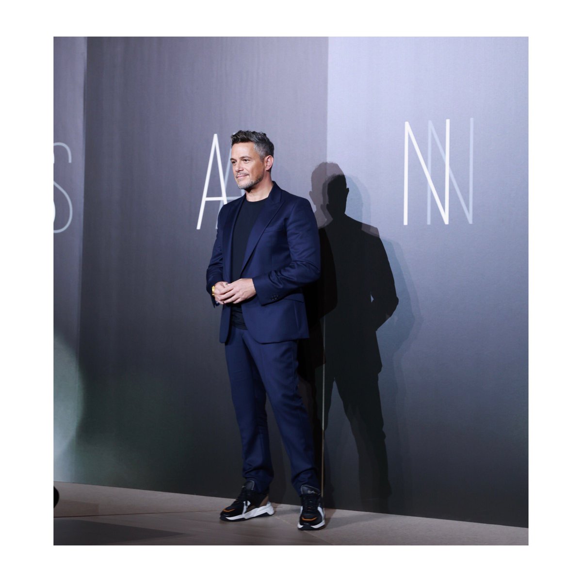 seitrackes's tweet photo. Presentación del nuevo álbum de @AlejandroSanz . Su nombre es #SANZ 📀 Disponible a partir de MAÑANA ➡️ https://t.co/eYBCsNDXTU https://t.co/Eqp6czD75v