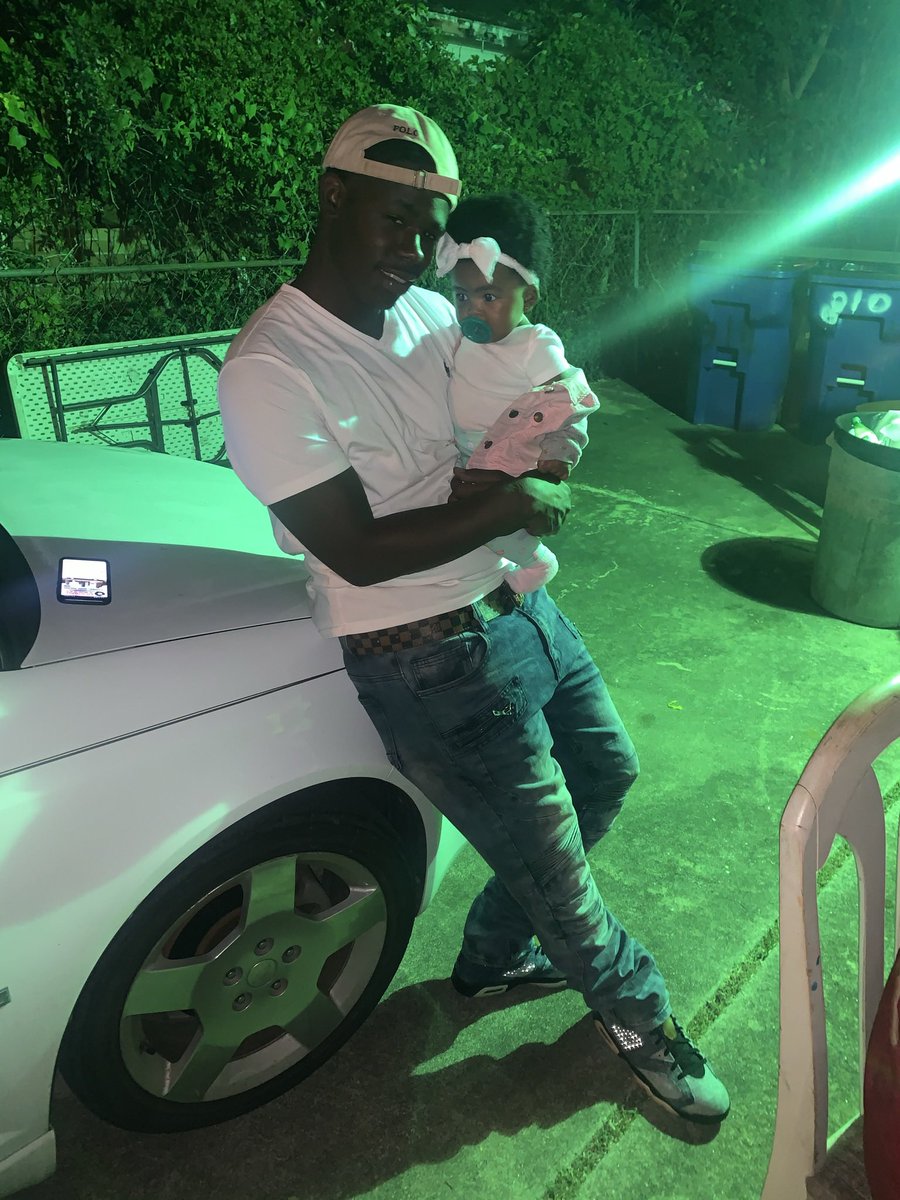 DamnKenyesha_'s tweet photo. I’ve been dreading this day for months now and it feels like the months just been flying by. A WHOLE FUCKING YEAR you’ve been gone, a whole year a fucking pig took your life and gets to continue living his like the shit ain’t happen. I miss you the most 🕊 #LLJOSH 💙 https://t.co/Pz2uLr1Vgi