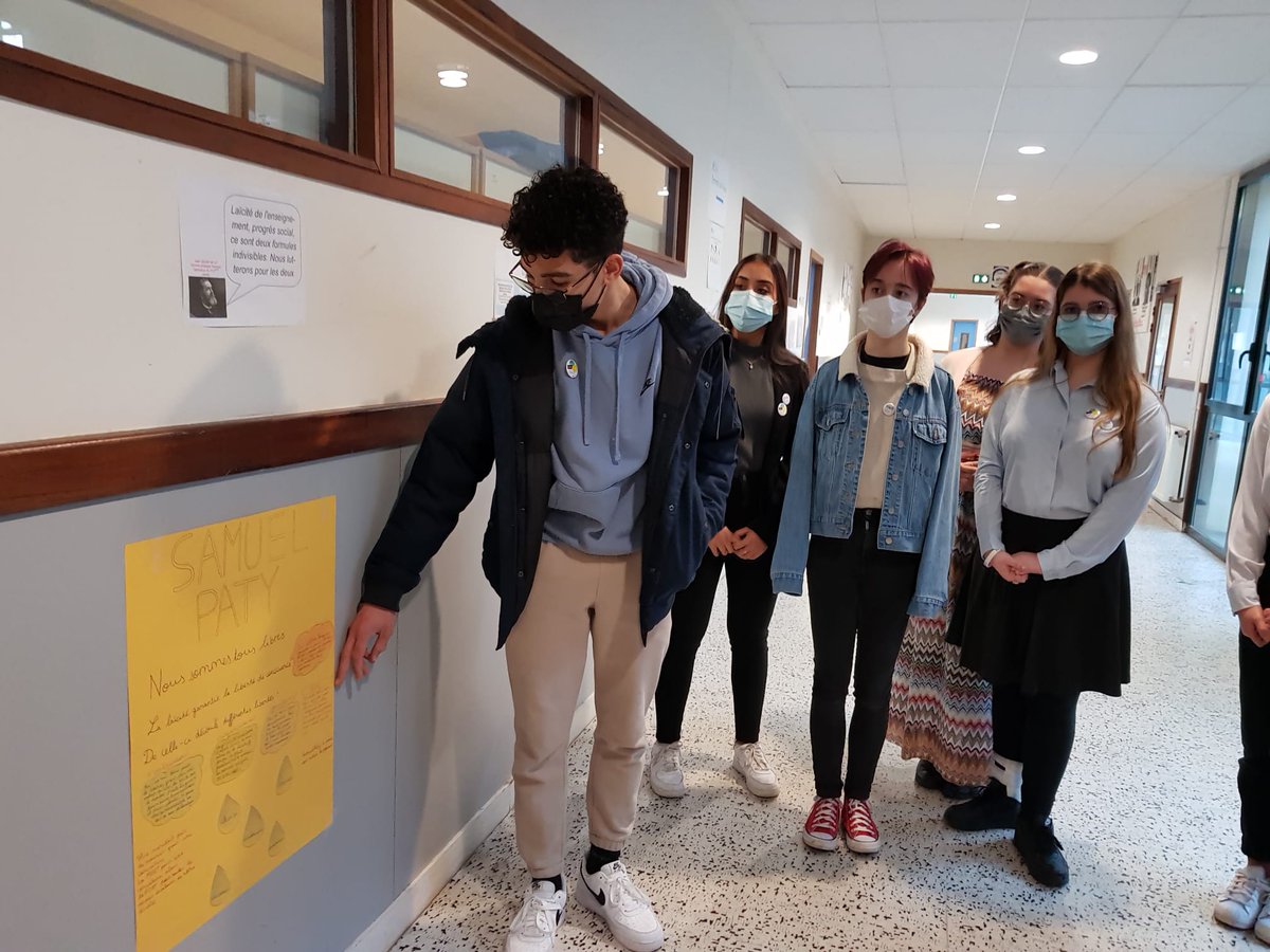 acversailles's tweet photo. #JournéeDeLaLaïcité
Ateliers-débats « Laïcité, Ecole et Libertés », exposition d'un mur collaboratif, lectures de textes... 
Charline Avenel, rectrice de l'académie, s'est rendue au lycée René Cassin d'Arpajon (91) pour échanger avec les élèves et les équipes pédagogiques. ⤵️ https://t.co/DqSwFuM7eY