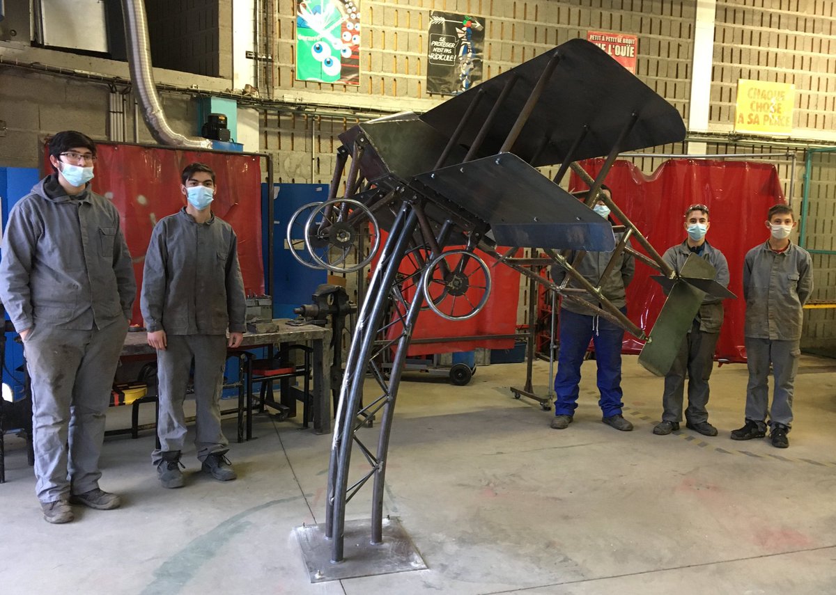 erea39's tweet photo. Réalisée par les Métalliers dans le cadre du chef-d’œuvre, cette maquette de biplan sera mise en valeur par les Peintres et implantée sur l’aérodrome de Crotenay grâce aux Maçons. 
👏 à tous nos élèves de CAP : l’excellence de la #Voiepro s’illustre aussi à l’EREA !
@acbesancon https://t.co/ALwehbsJoi