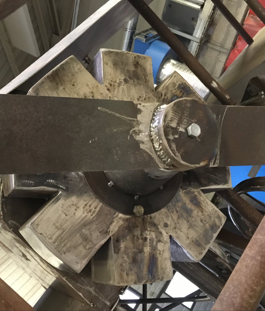 erea39's tweet photo. Réalisée par les Métalliers dans le cadre du chef-d’œuvre, cette maquette de biplan sera mise en valeur par les Peintres et implantée sur l’aérodrome de Crotenay grâce aux Maçons. 
👏 à tous nos élèves de CAP : l’excellence de la #Voiepro s’illustre aussi à l’EREA !
@acbesancon https://t.co/ALwehbsJoi