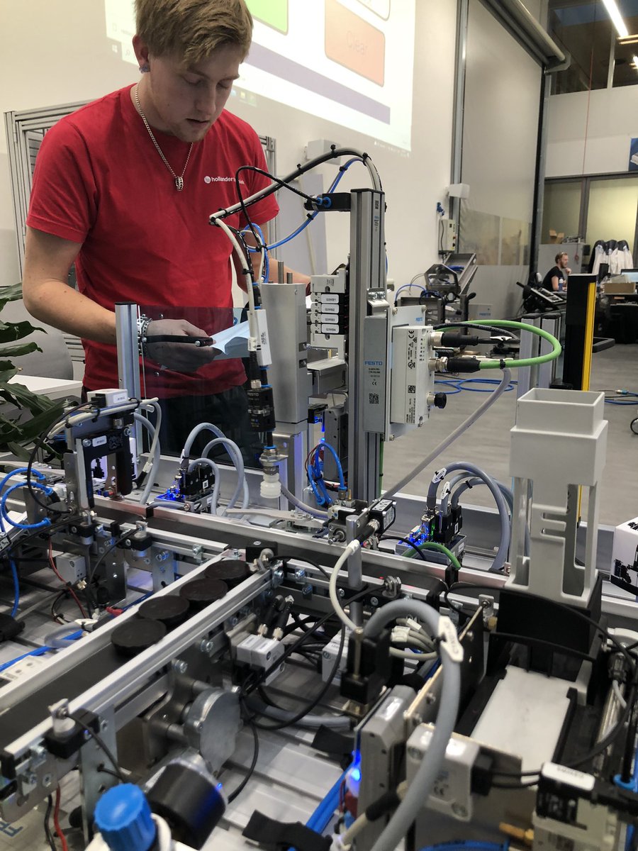 RoVanEs's tweet photo. Vandaag laatste dag van de halve finale voor Mechatronicus bij @FestoDidacticNL, @FestoNL samen met @rocmondriaan waar werd gestreden voor de finaleplaatsen op #SkillstheFinals van @WorldSkillsNL https://t.co/boxvA6ps3Q