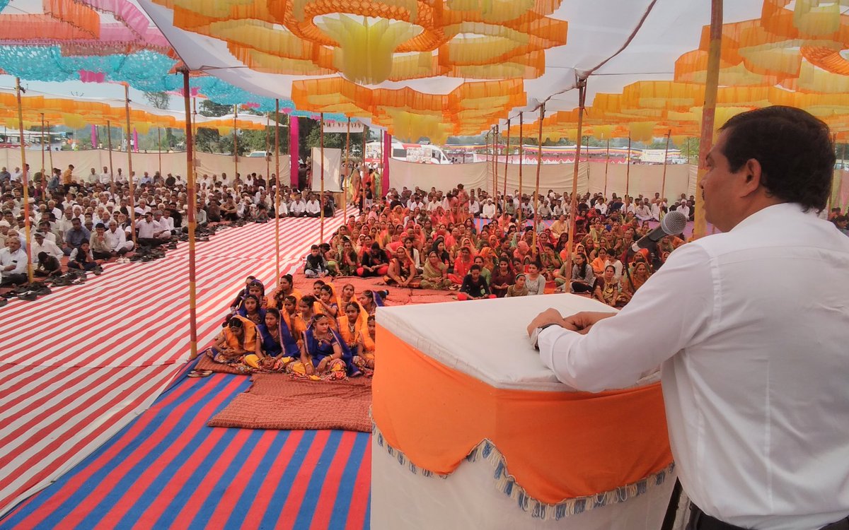 raghubhaiahir's tweet photo. ભાવનગર જિલ્લા આહિર સમાજ દ્વારા આયોજિત ૧૨માં સમૂહ લગ્ન પ્રસંગે ૫૬ નવદંપતીઓને આશીર્વાદ પાઠવ્યા, સુંદર આયોજન બદલ સર્વે આયોજકોને અભિનંદન પાઠવ્યા.
#Ahir #SamuhLagna #MassMarriages #Bhavnagar #Gujarat #DwarkaDhish #ShriKrishna #Yaduvanshi #SocialFunction https://t.co/0hbSnKT9i5